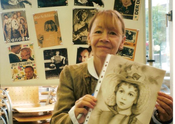 Jutta Hoffmann als Adele Schopenhauer in Lotte in Weimar.