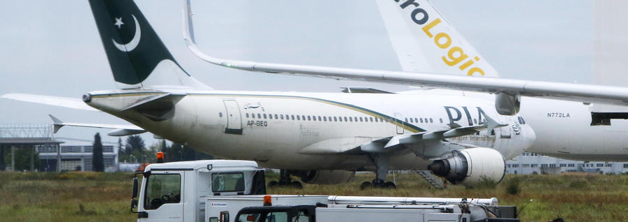 Film-Flieger rottet auf dem Flughafen Leipzig/Halle vor sich hin.
